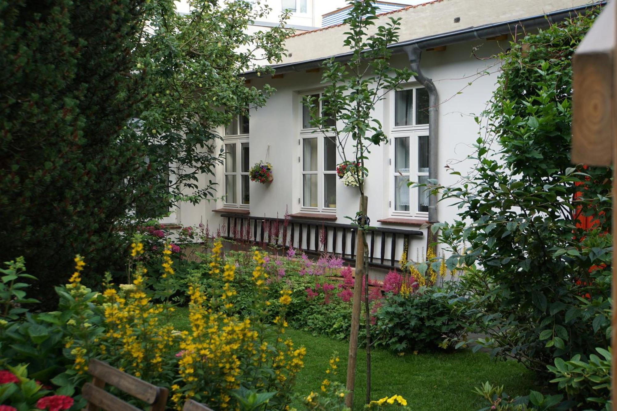 Ferienwohnung Hofidyll - Warnemuende Росток Экстерьер фото